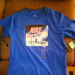 NWT Nike T-shirt. Boys XL